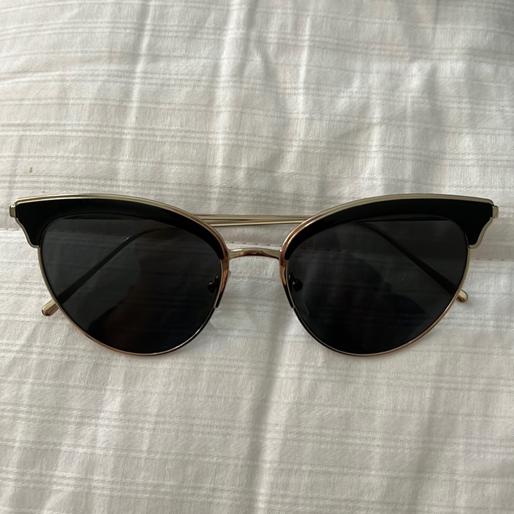 PRADA SUNGLASSES new without tags